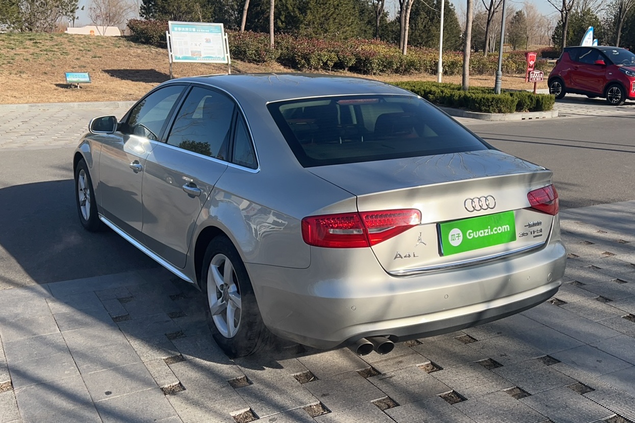 奥迪A4L 2015款 35 TFSI 自动标准型