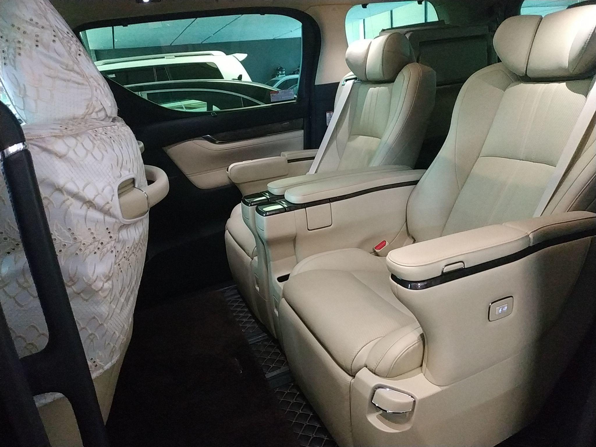 丰田 埃尔法 2020款 双擎 2.5L 尊贵版(进口)