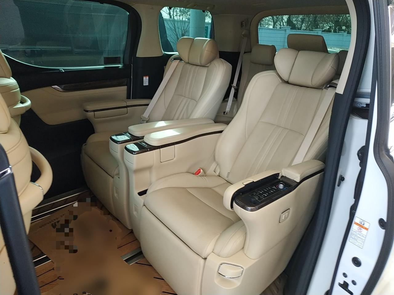 丰田 埃尔法 2019款 双擎 2.5L 尊贵版(进口)