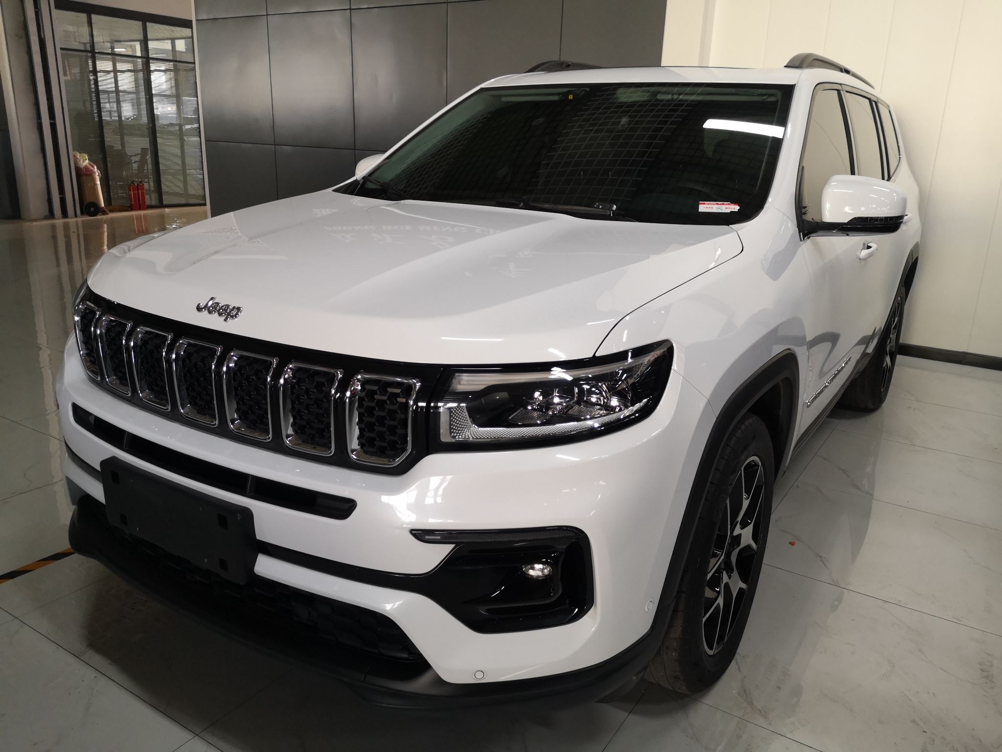 Jeep 大指挥官 2022款 2.0T 两驱精英版