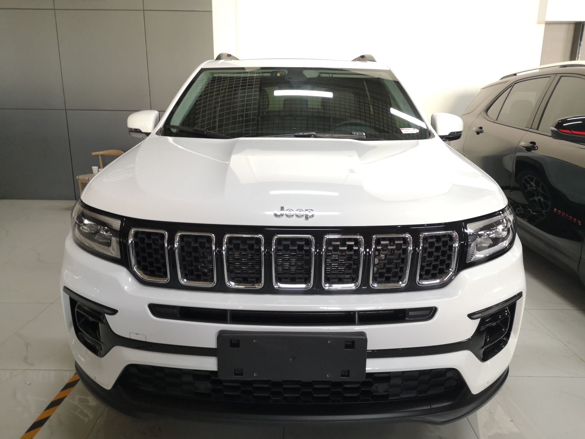 Jeep 大指挥官 2022款 2.0T 两驱精英版