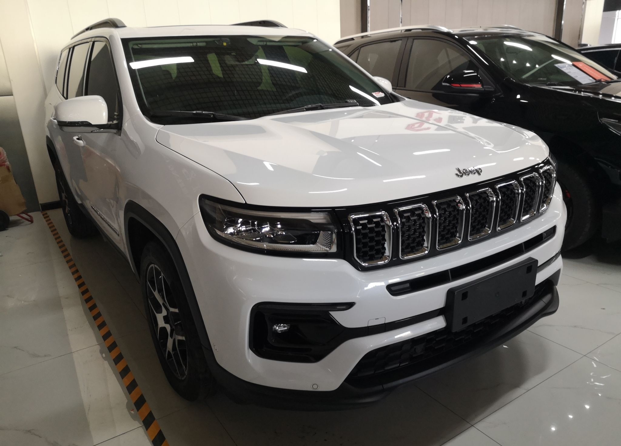 Jeep 大指挥官 2022款 2.0T 两驱精英版