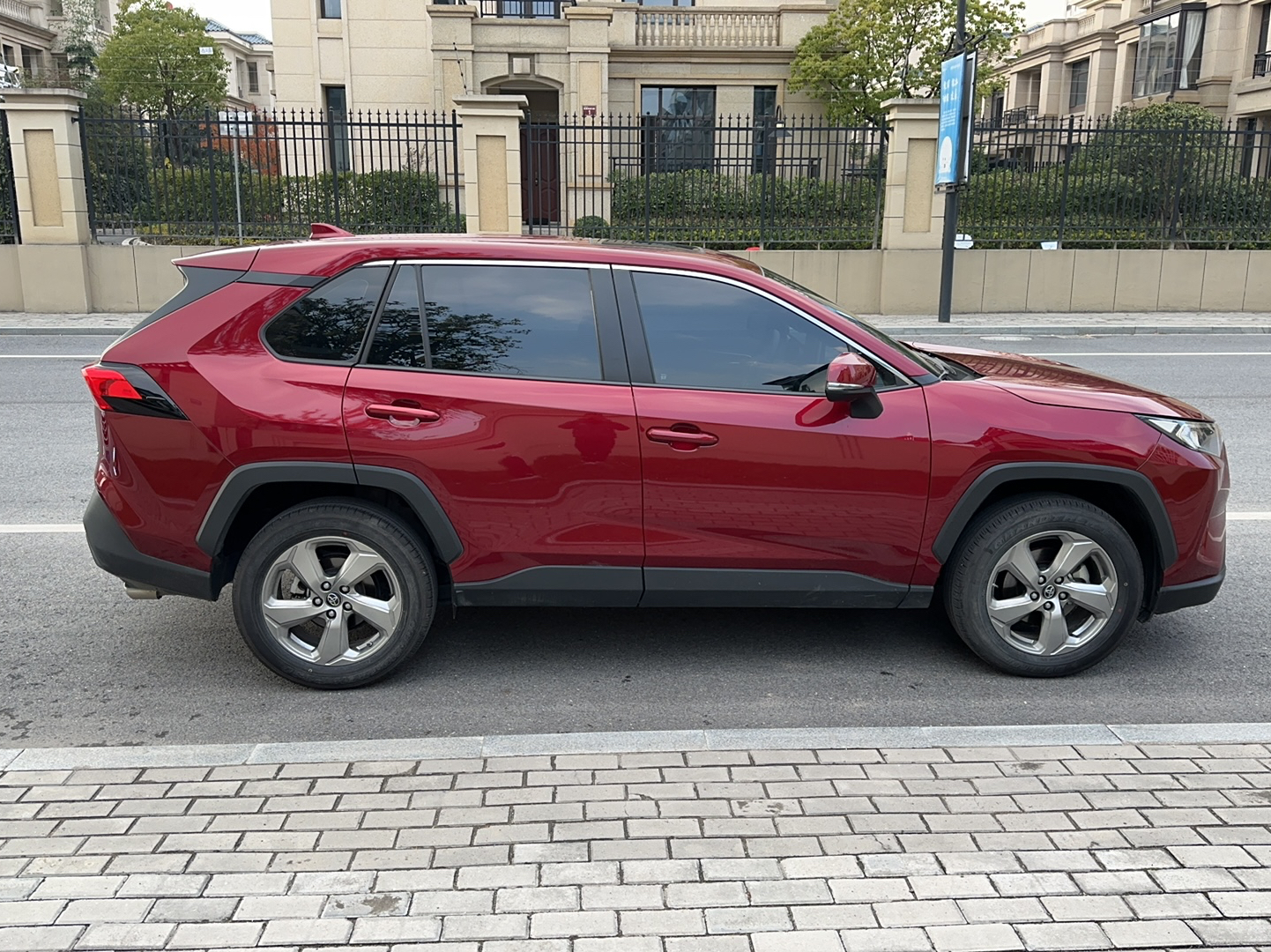 丰田 RAV4 2021款 2.0L CVT四驱风尚版