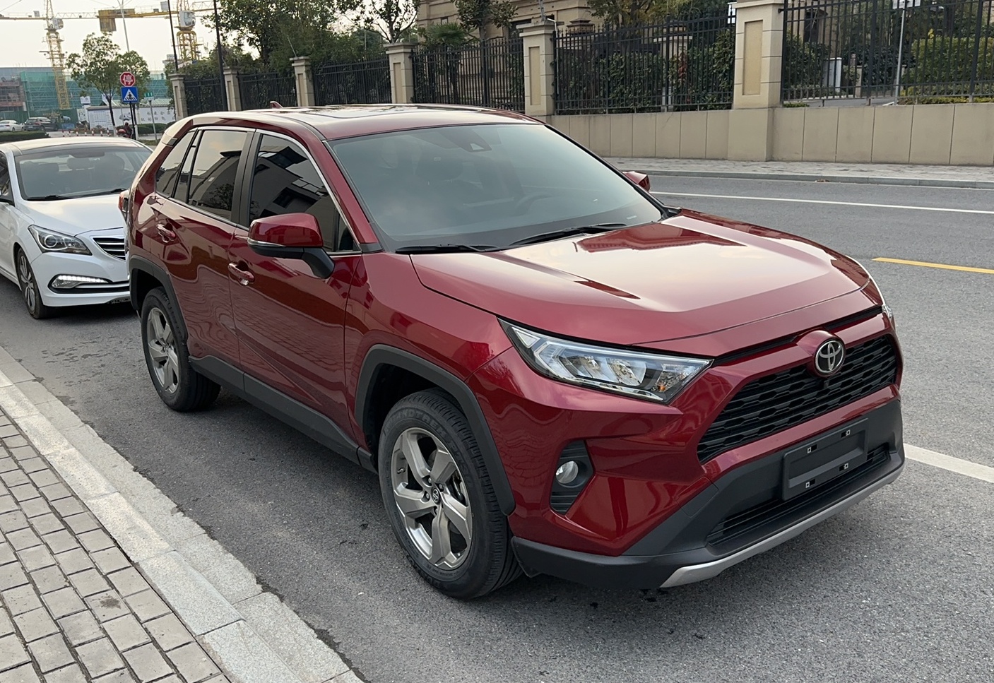 丰田 RAV4 2021款 2.0L CVT四驱风尚版