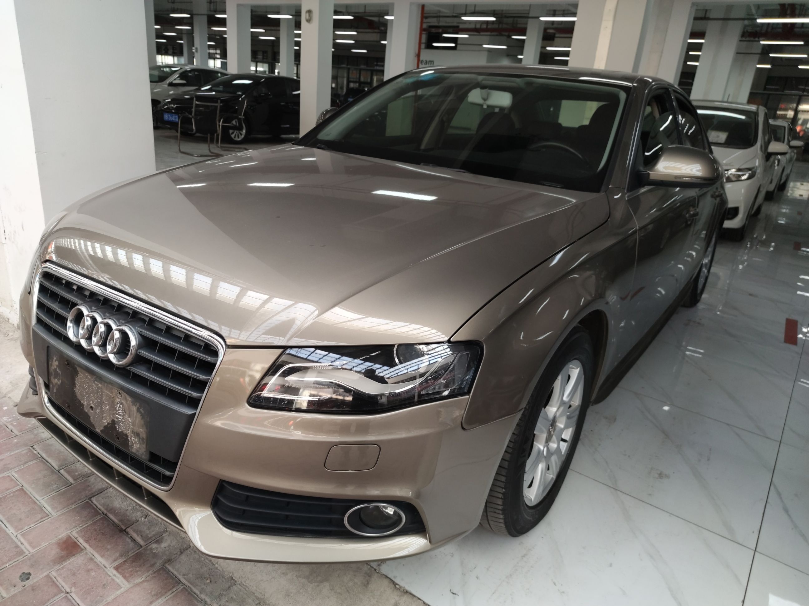 奥迪A4L 2012款 2.0 TFSI 自动标准型