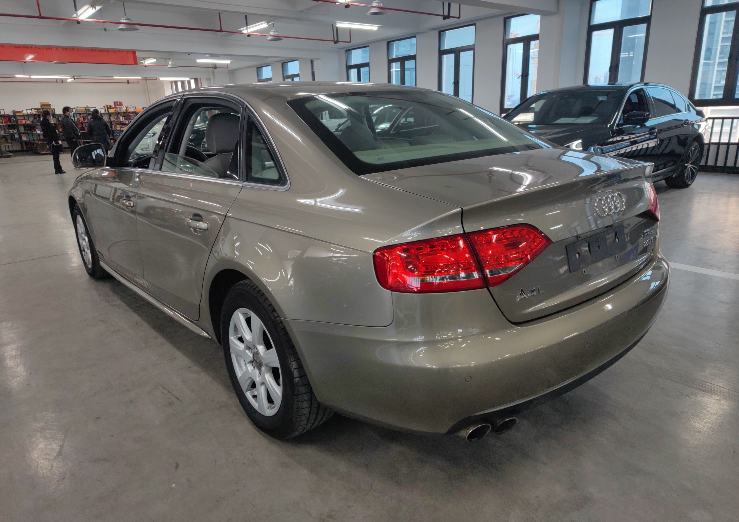 奥迪A4L 2012款 2.0 TFSI 自动标准型