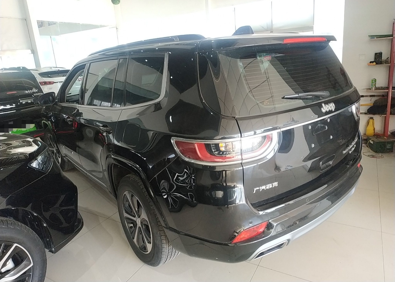 Jeep 大指挥官PHEV 2020款 2.0T 插电混动领先版