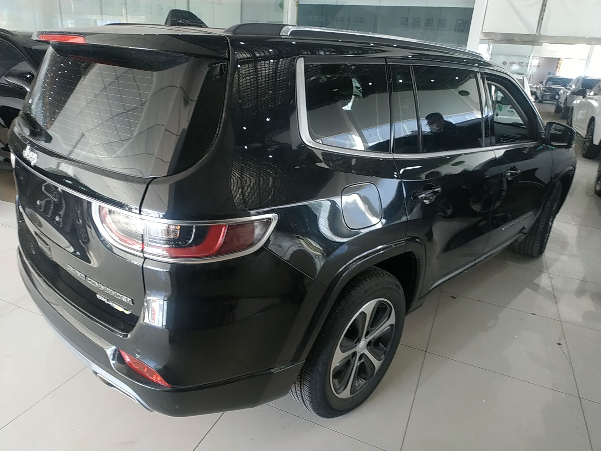 Jeep 大指挥官PHEV 2020款 2.0T 插电混动领先版