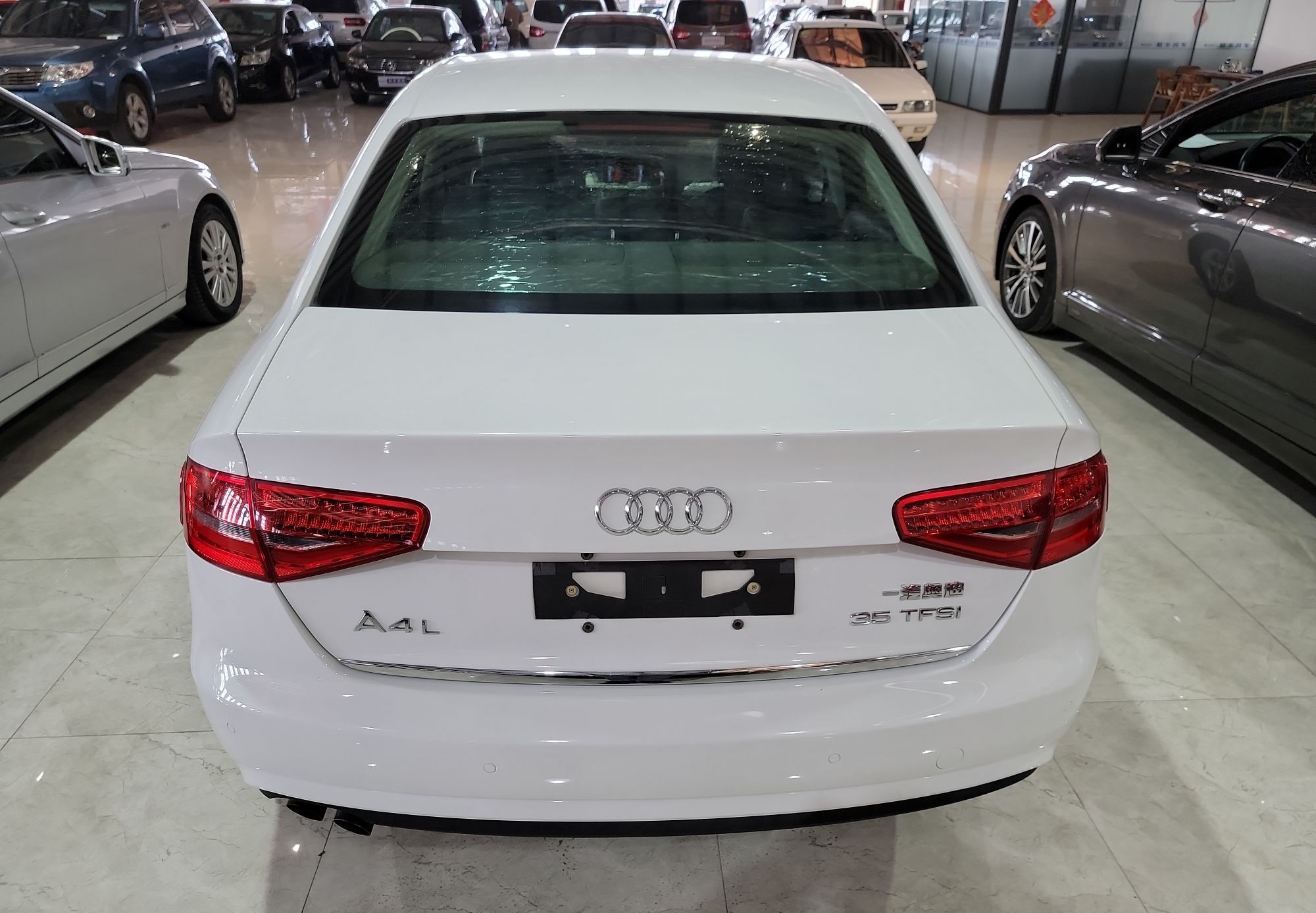 奥迪A4L 2013款 35 TFSI 自动标准型