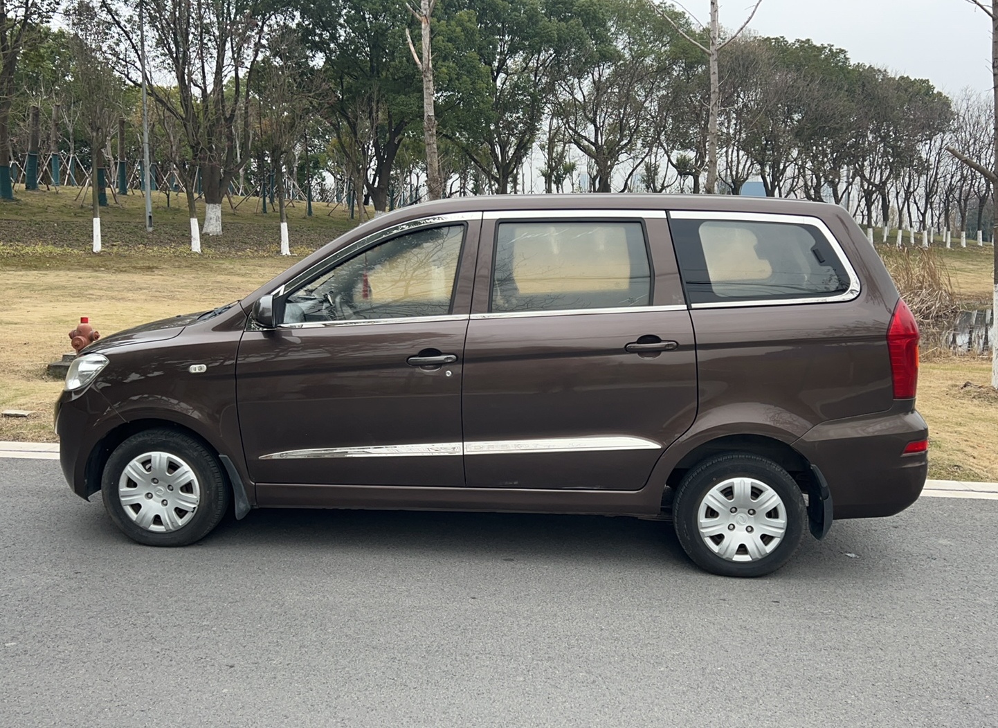 东风风光330 2014款 1.5L 手动实用型DK15