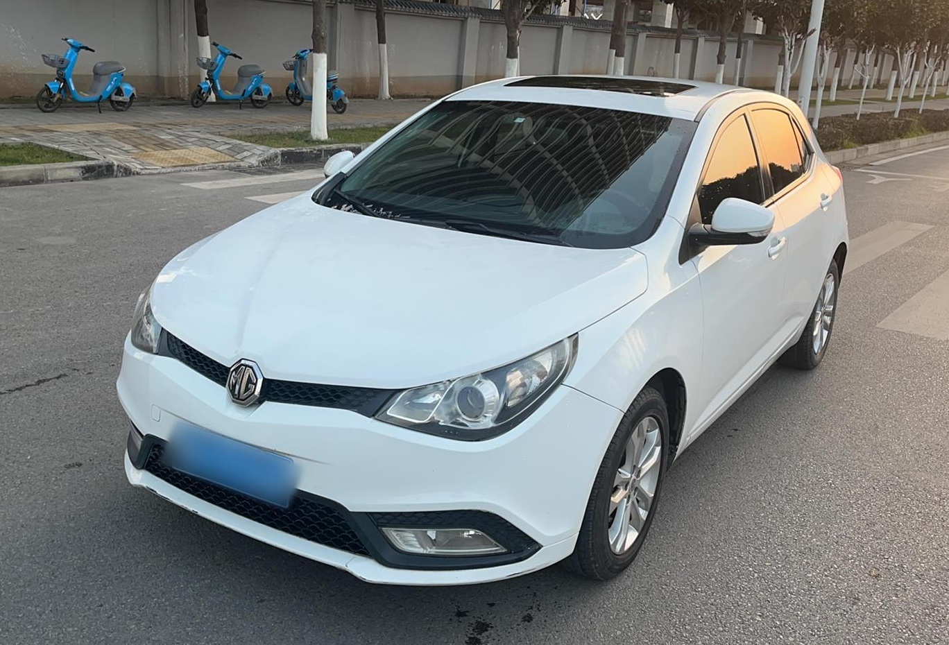 名爵 MG5 2012款 1.5L 自动豪华版