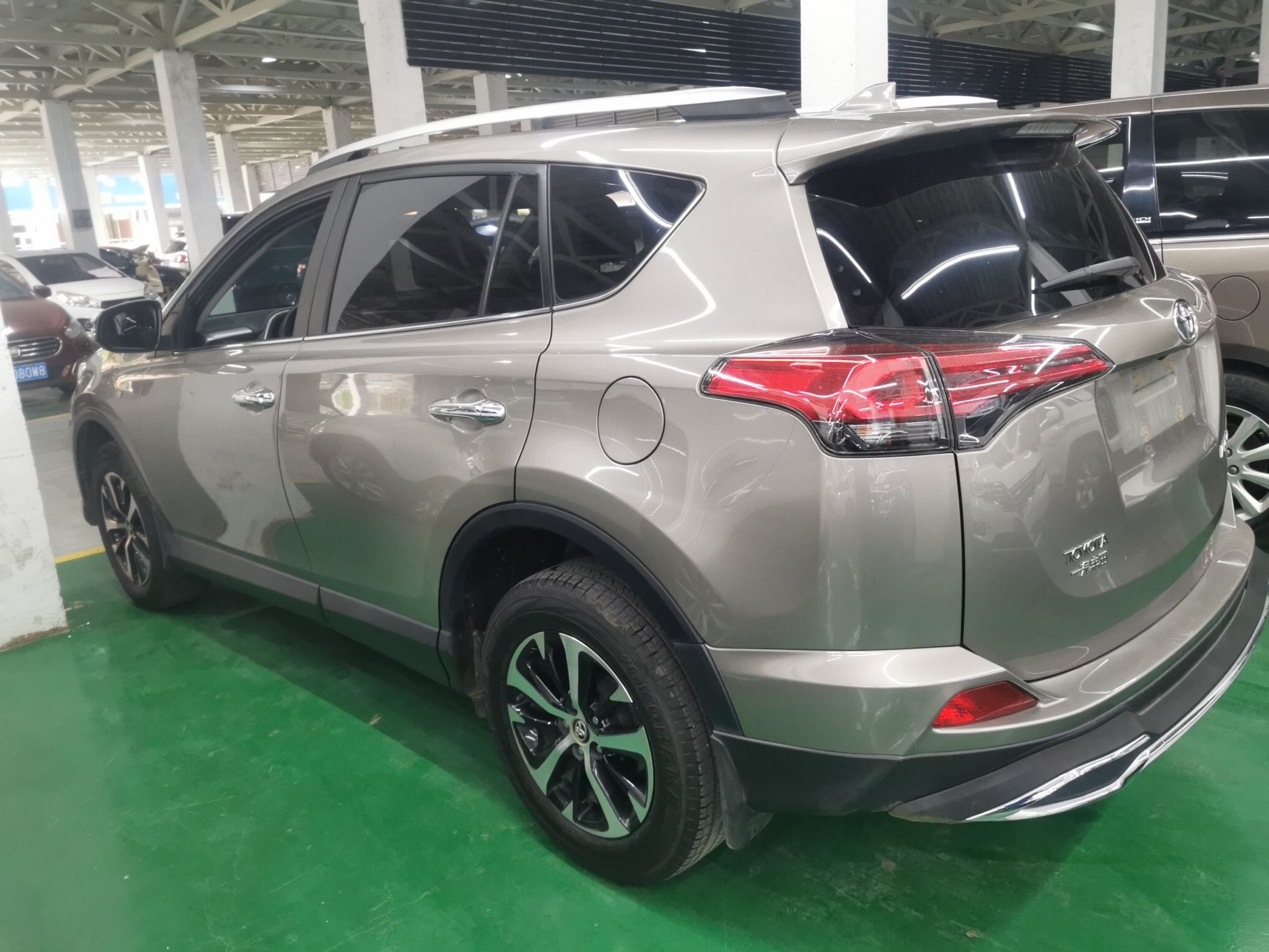 丰田 RAV4 2016款 2.0L CVT两驱风尚版 国V