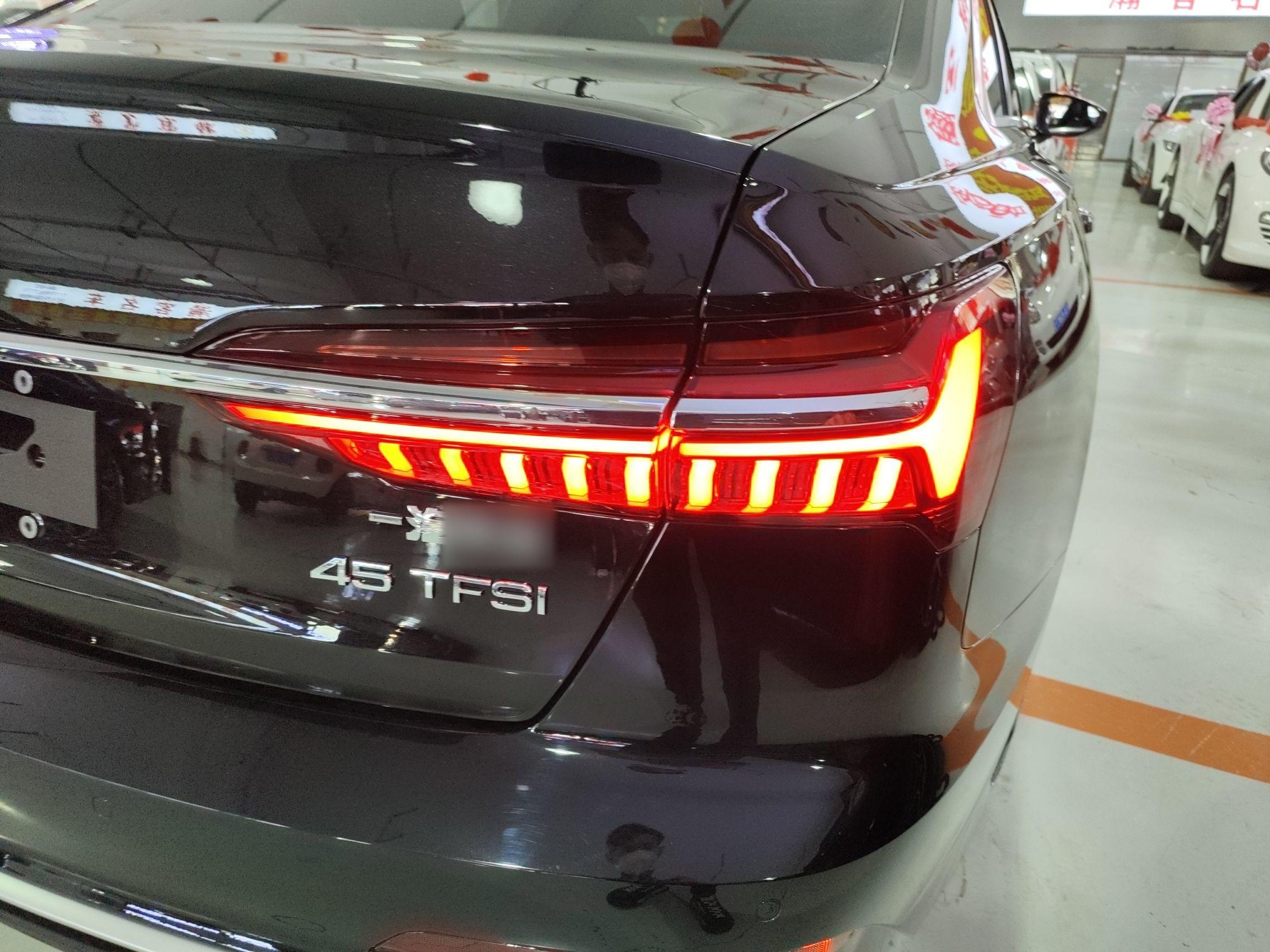 奥迪A6L 2023款 45 TFSI 臻选动感型