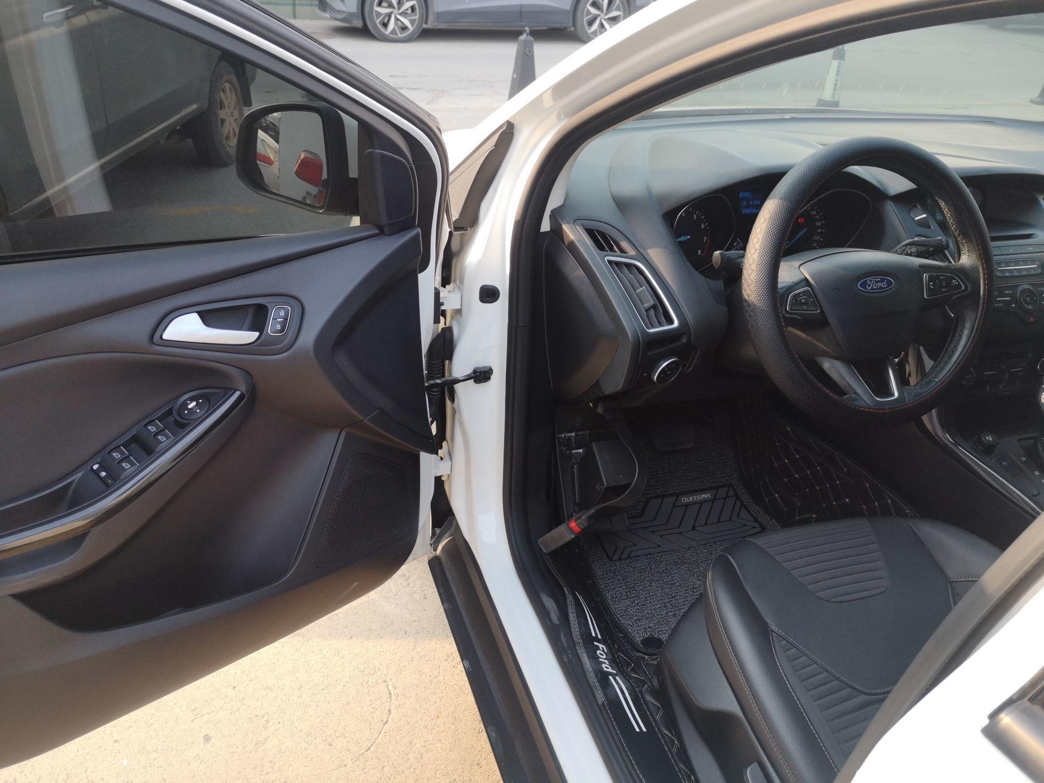 福特 福克斯 2015款 两厢 EcoBoost 125 自动超能风尚型