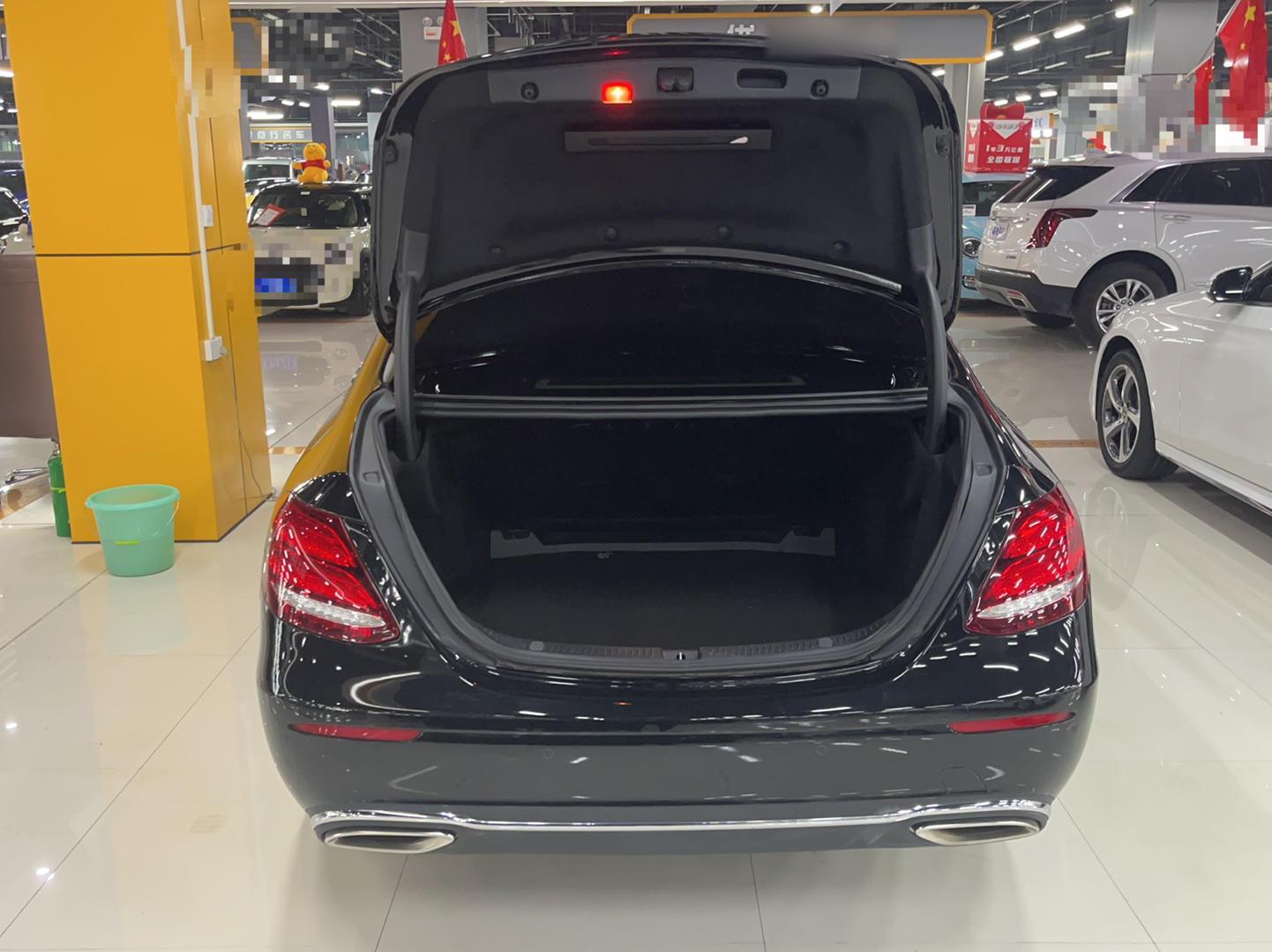 奔驰E级 2019款 E 260 L