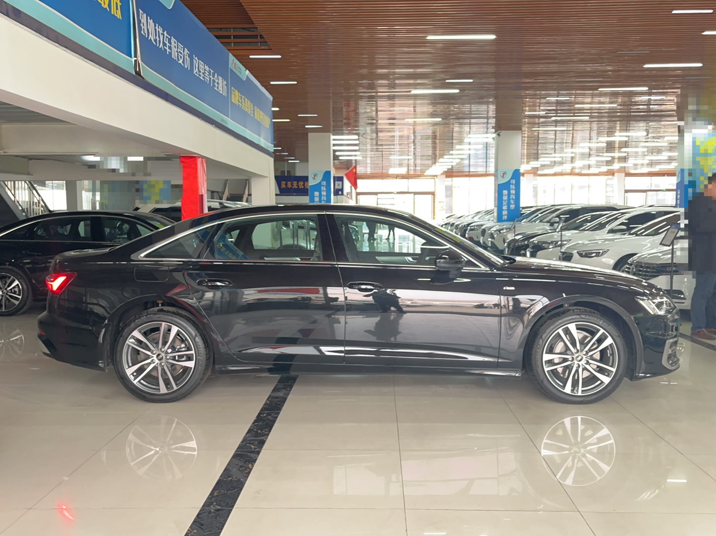 奥迪A6L 2023款 40 TFSI 豪华动感型