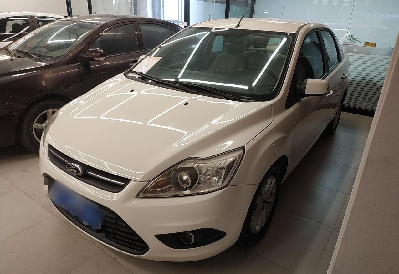 福特 福克斯 2013款 三厢经典 1.8L 自动基本型