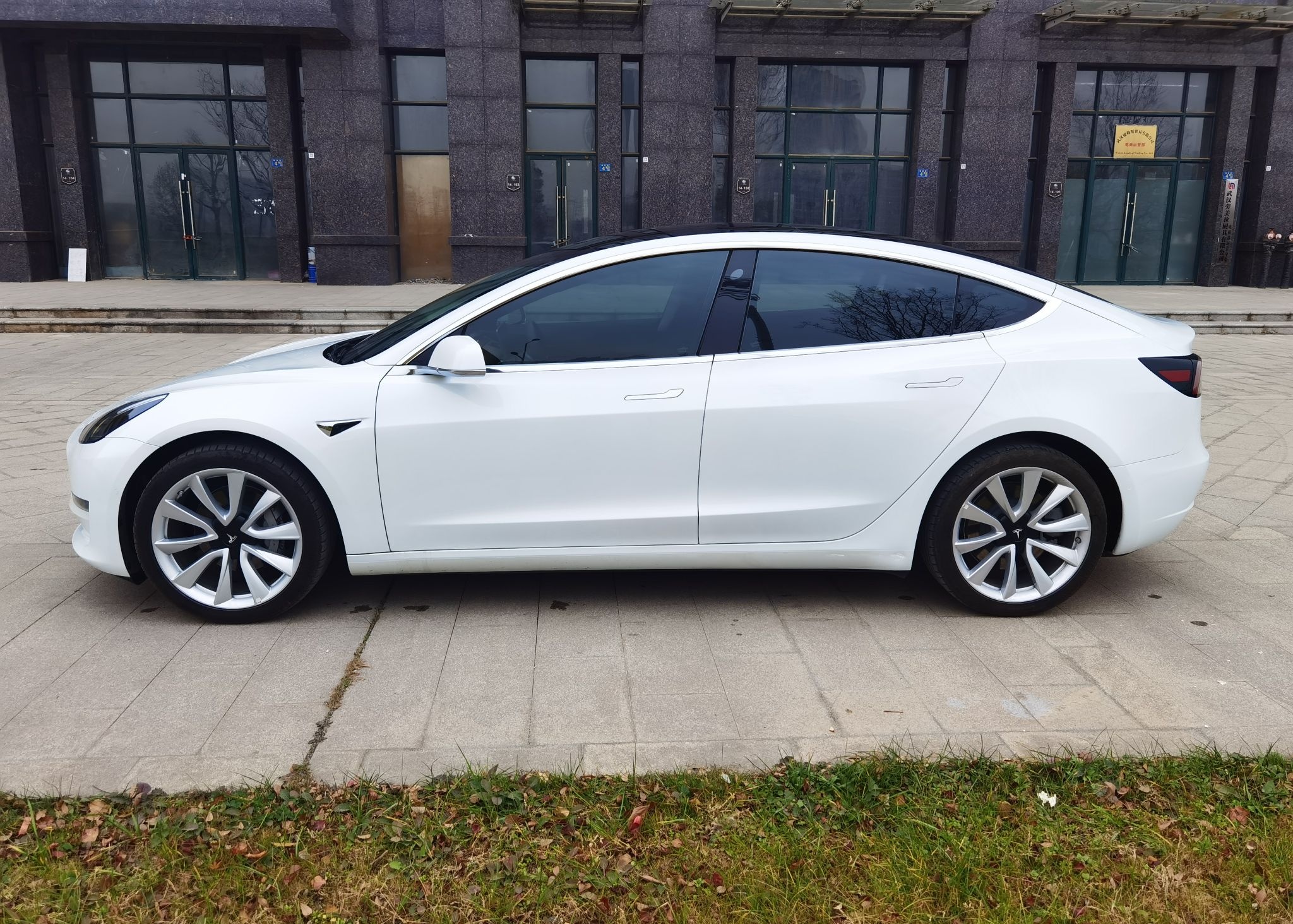 特斯拉 Model 3 2020款 改款 长续航后轮驱动版