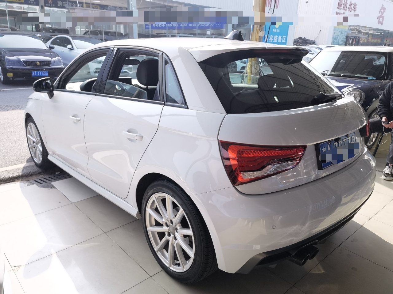 奥迪A1 2016款 30 TFSI Sportback S Line运动版(进口)