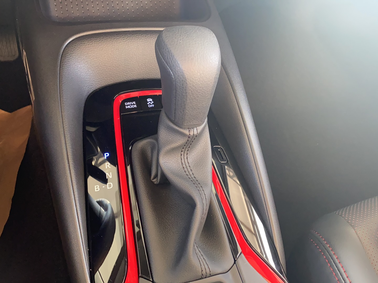 丰田 雷凌 2022款 双擎 1.8H E-CVT运动版