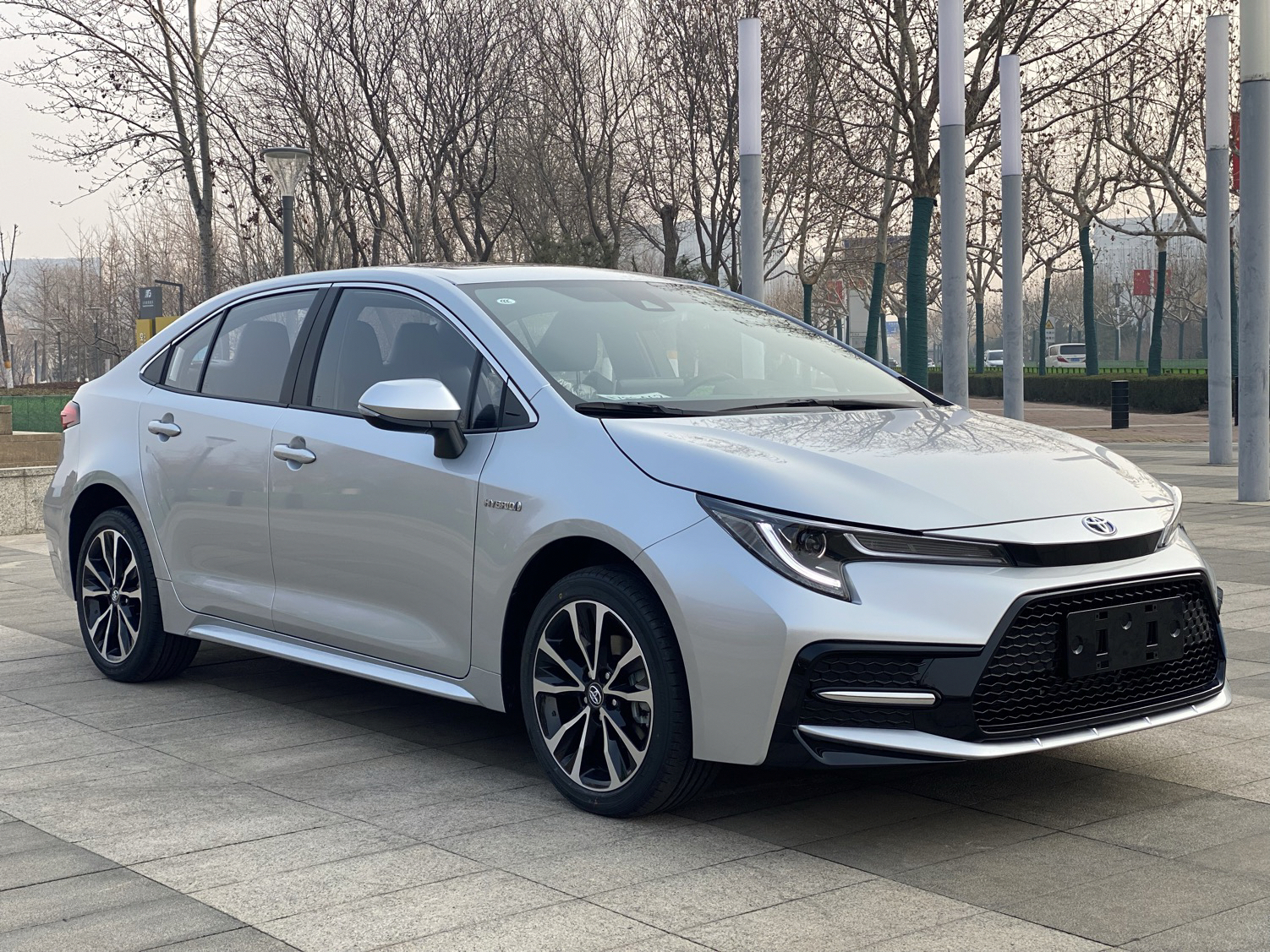 丰田 雷凌 2022款 双擎 1.8H E-CVT运动版