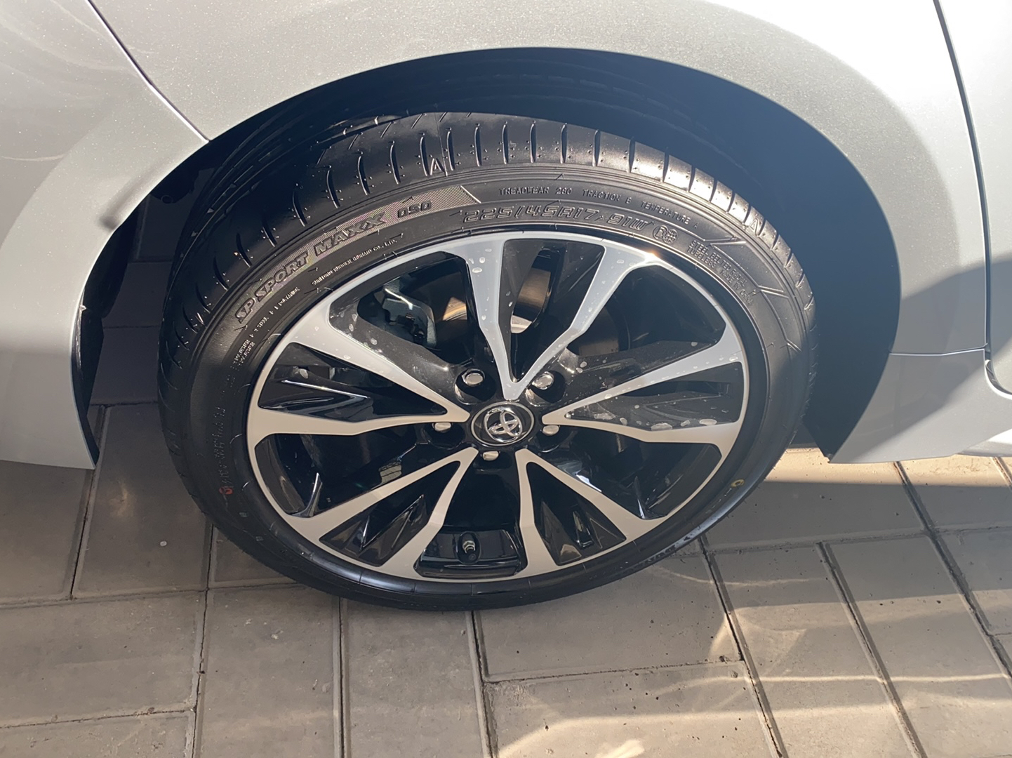 丰田 雷凌 2022款 双擎 1.8H E-CVT运动版