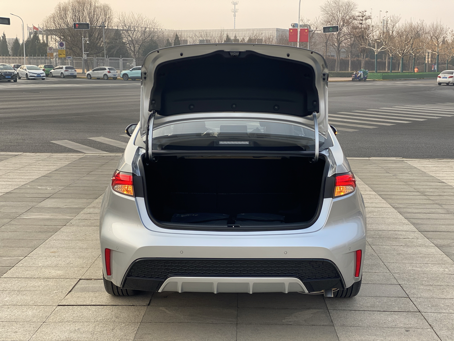 丰田 雷凌 2022款 双擎 1.8H E-CVT运动版