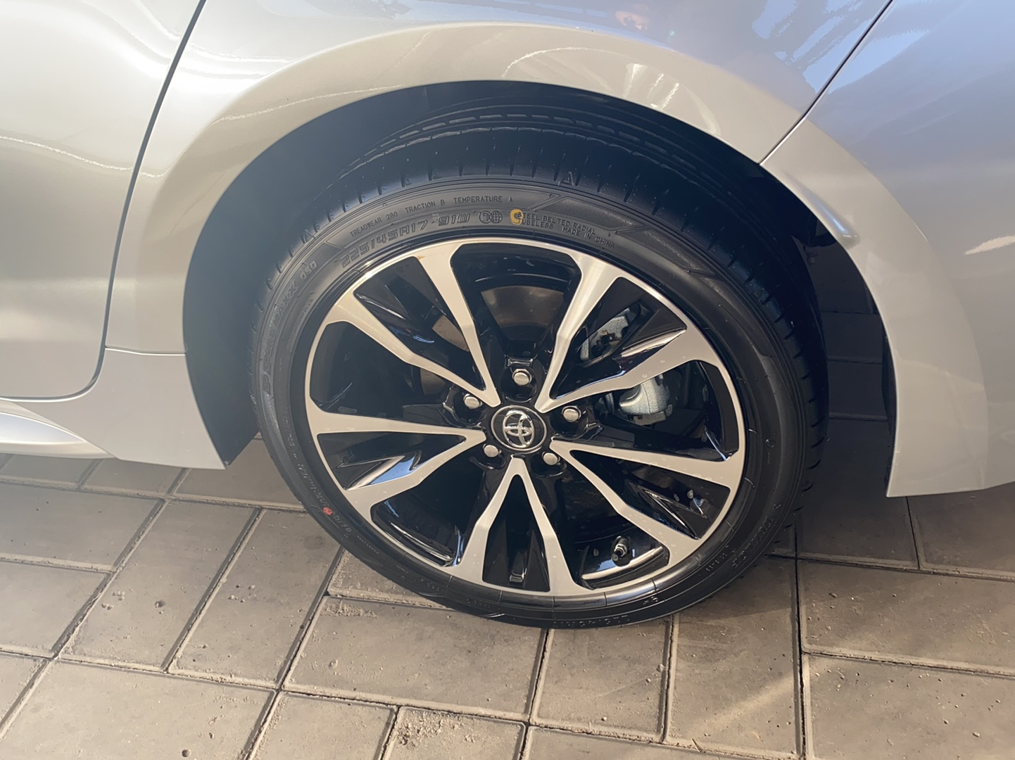 丰田 雷凌 2022款 双擎 1.8H E-CVT运动版