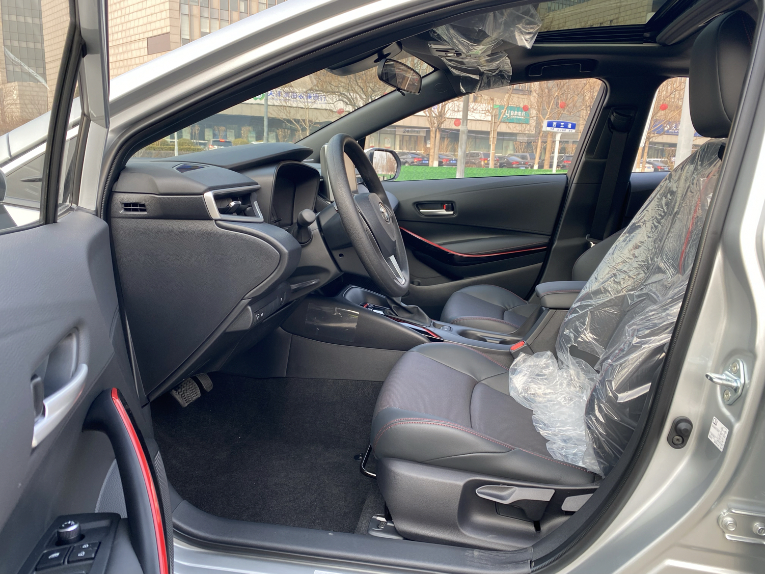 丰田 雷凌 2022款 双擎 1.8H E-CVT运动版