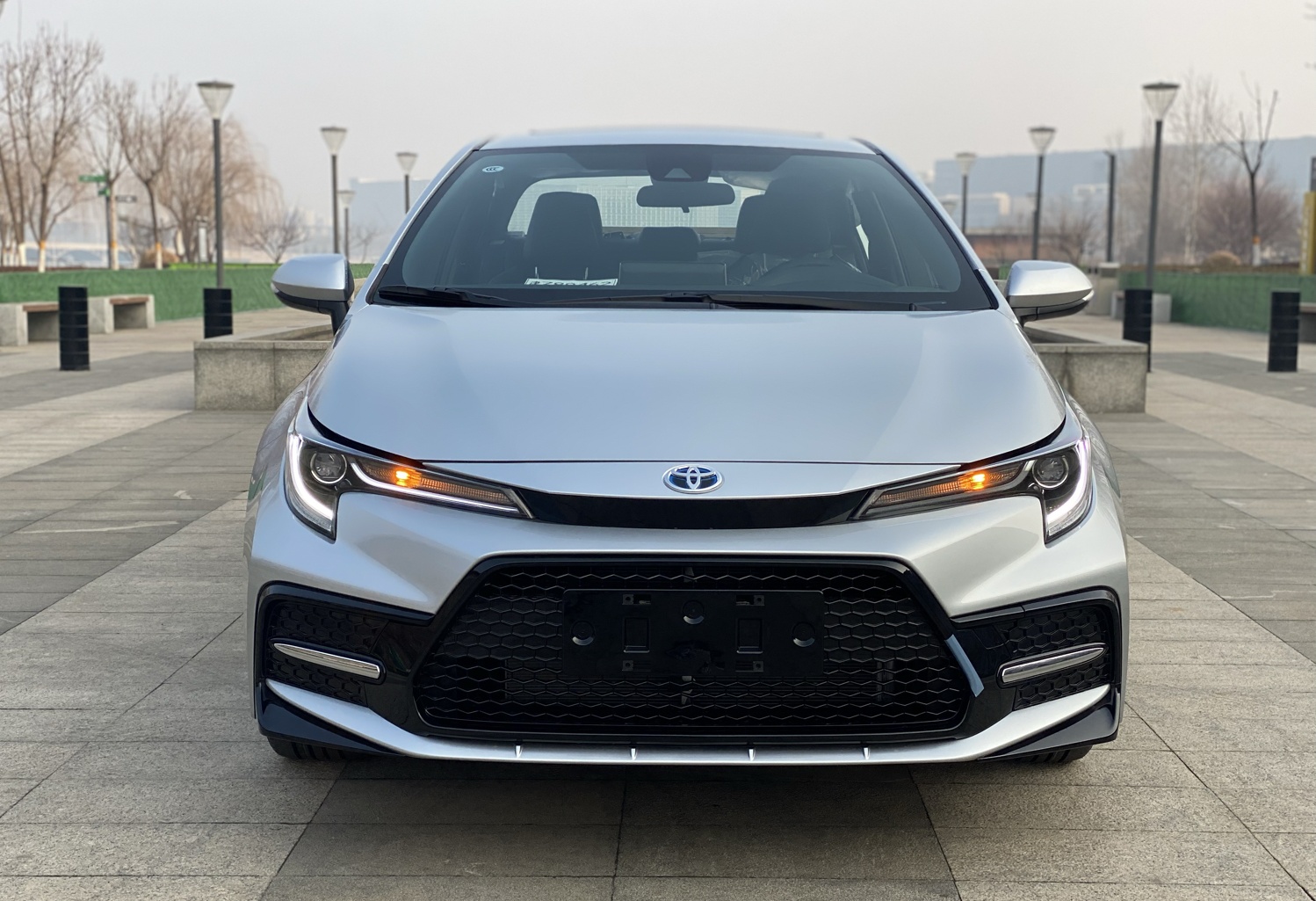 丰田 雷凌 2022款 双擎 1.8H E-CVT运动版