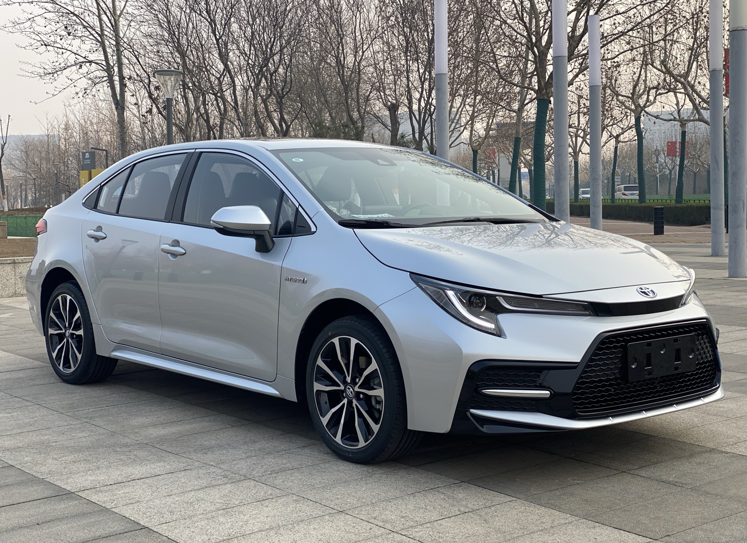 丰田 雷凌 2022款 双擎 1.8H E-CVT运动版