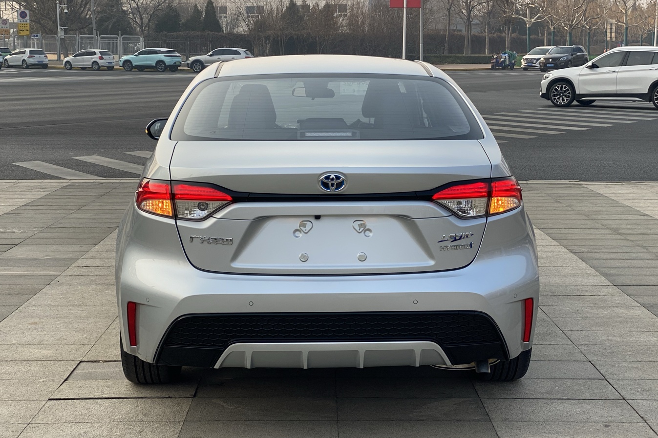 丰田 雷凌 2022款 双擎 1.8H E-CVT运动版