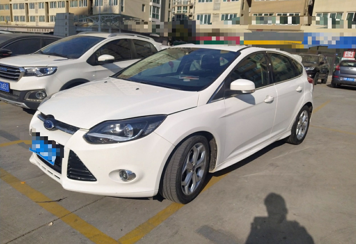 福特 福克斯 2012款 两厢 2.0L 手动豪华运动型