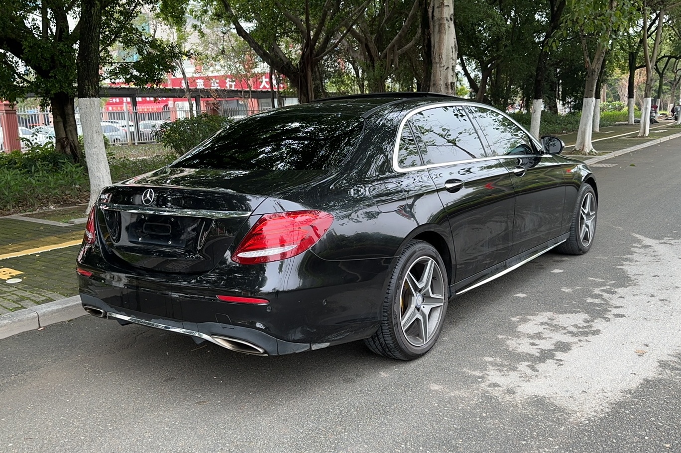 奔驰E级 2017款 E 300 L 运动豪华型