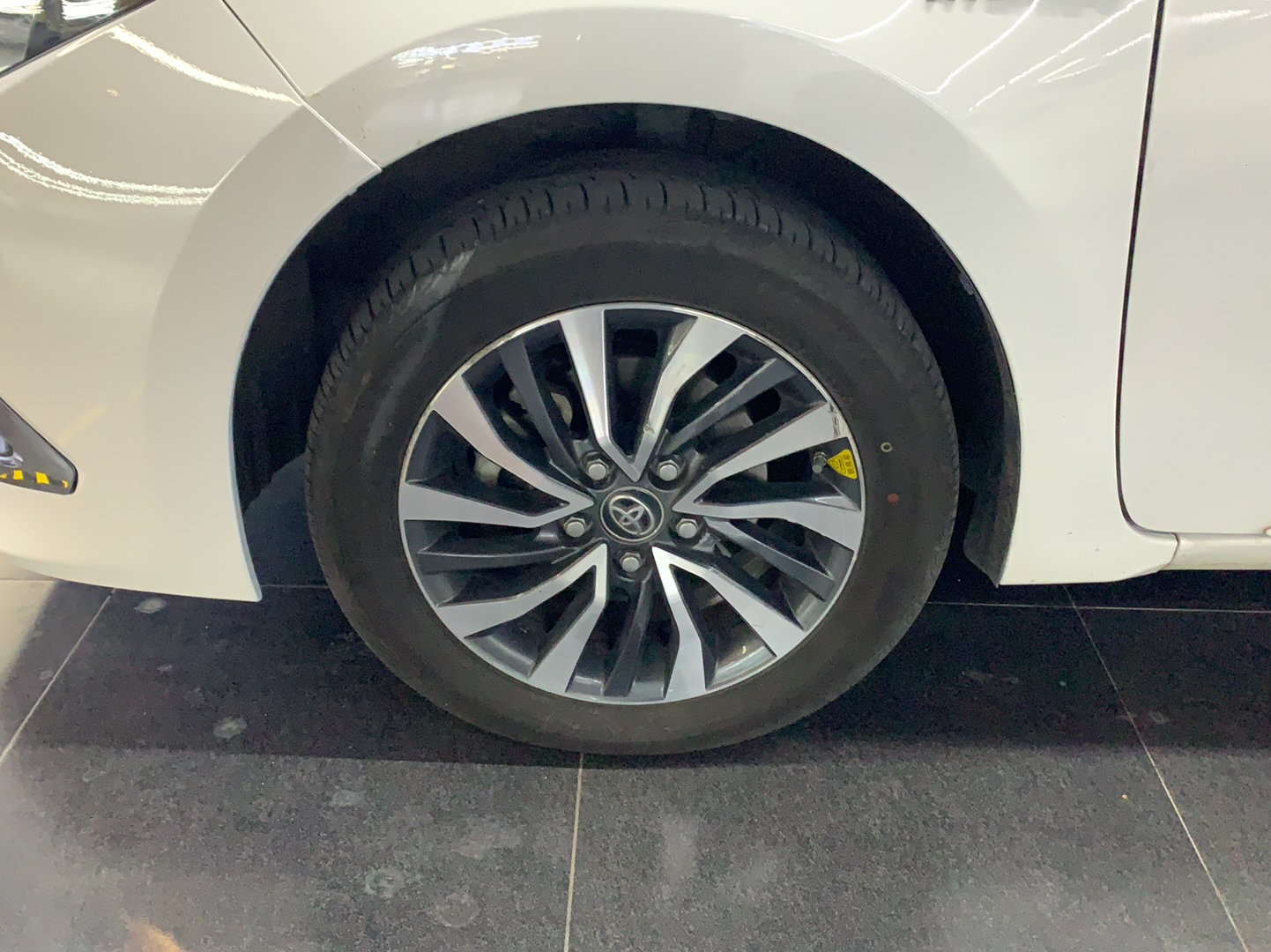 丰田 卡罗拉 2017款 改款双擎 1.8L E-CVT精英版