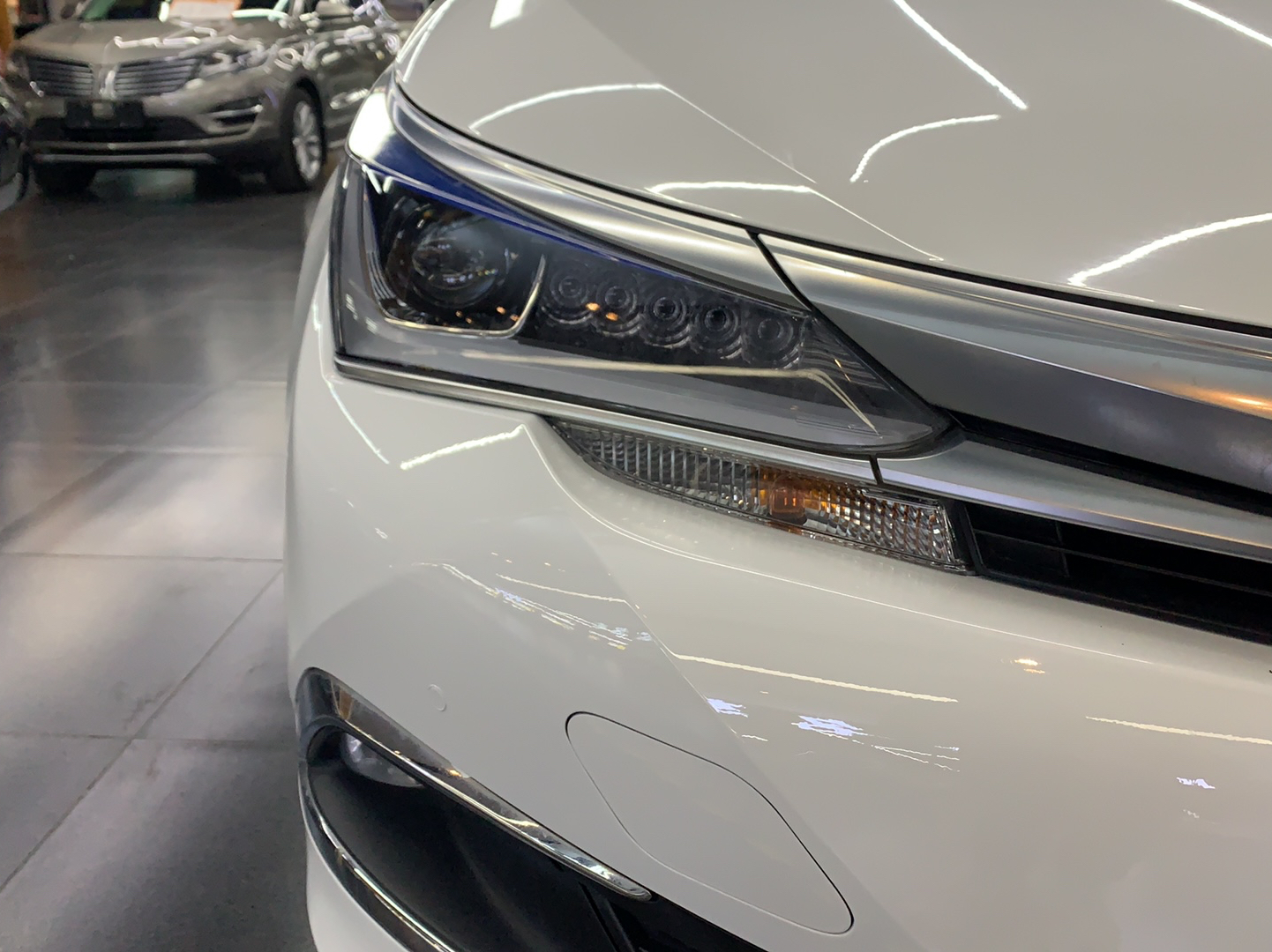 丰田 卡罗拉 2017款 改款双擎 1.8L E-CVT精英版