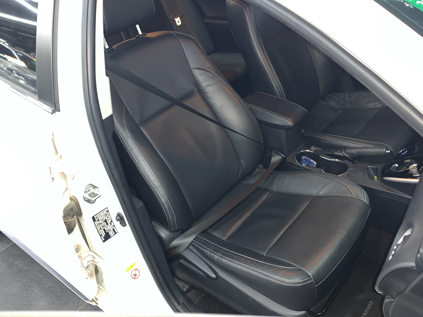 丰田 卡罗拉 2017款 改款双擎 1.8L E-CVT精英版