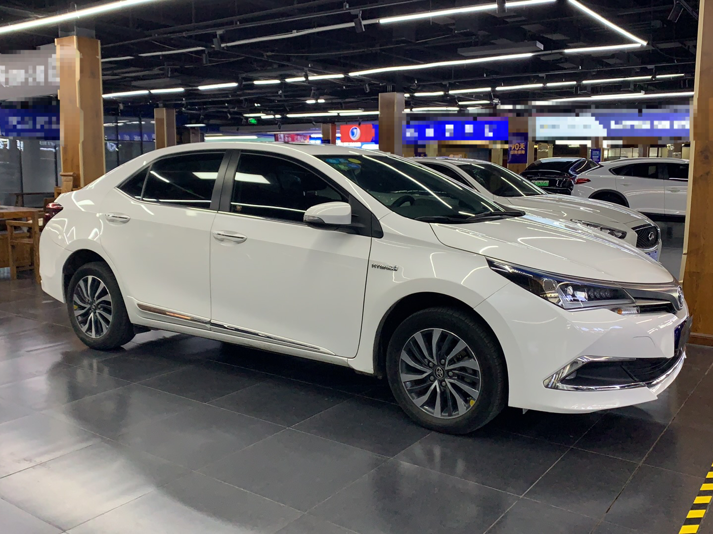 丰田 卡罗拉 2017款 改款双擎 1.8L E-CVT精英版