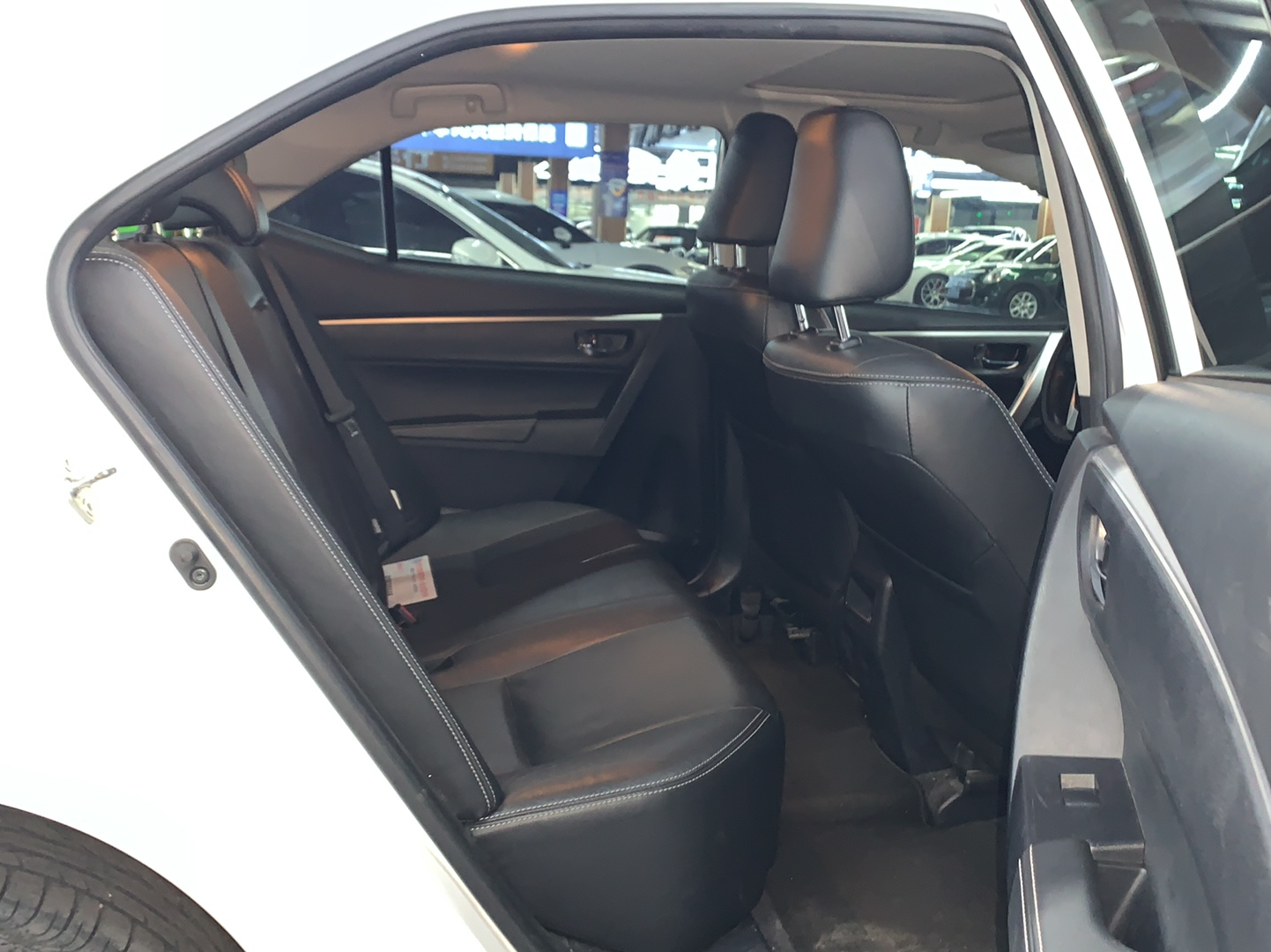 丰田 卡罗拉 2017款 改款双擎 1.8L E-CVT精英版