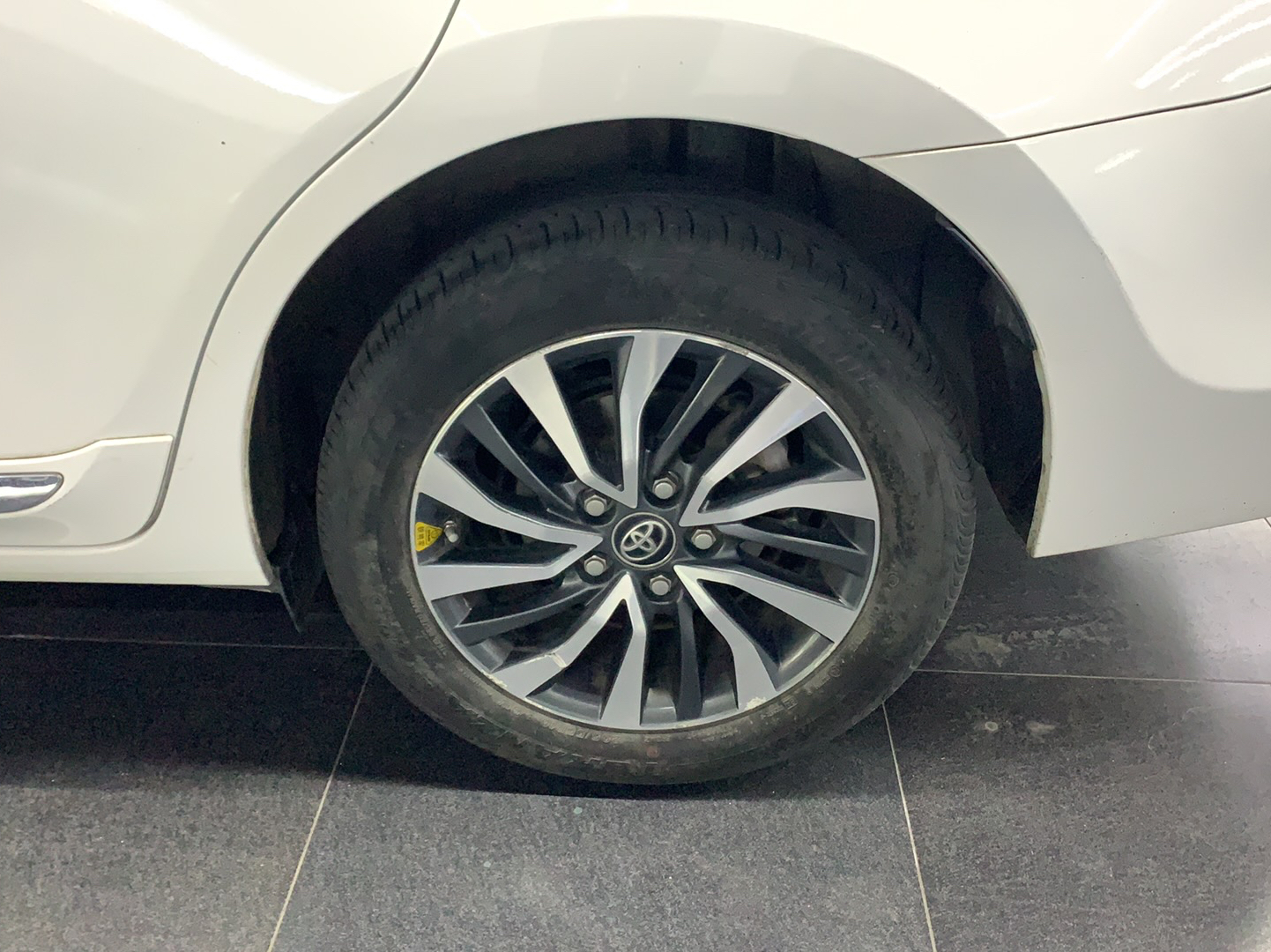 丰田 卡罗拉 2017款 改款双擎 1.8L E-CVT精英版