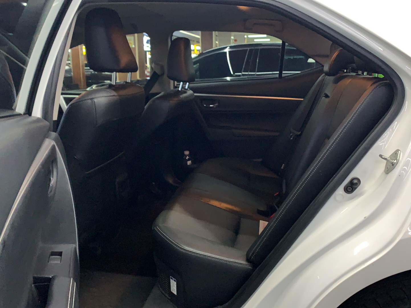 丰田 卡罗拉 2017款 改款双擎 1.8L E-CVT精英版