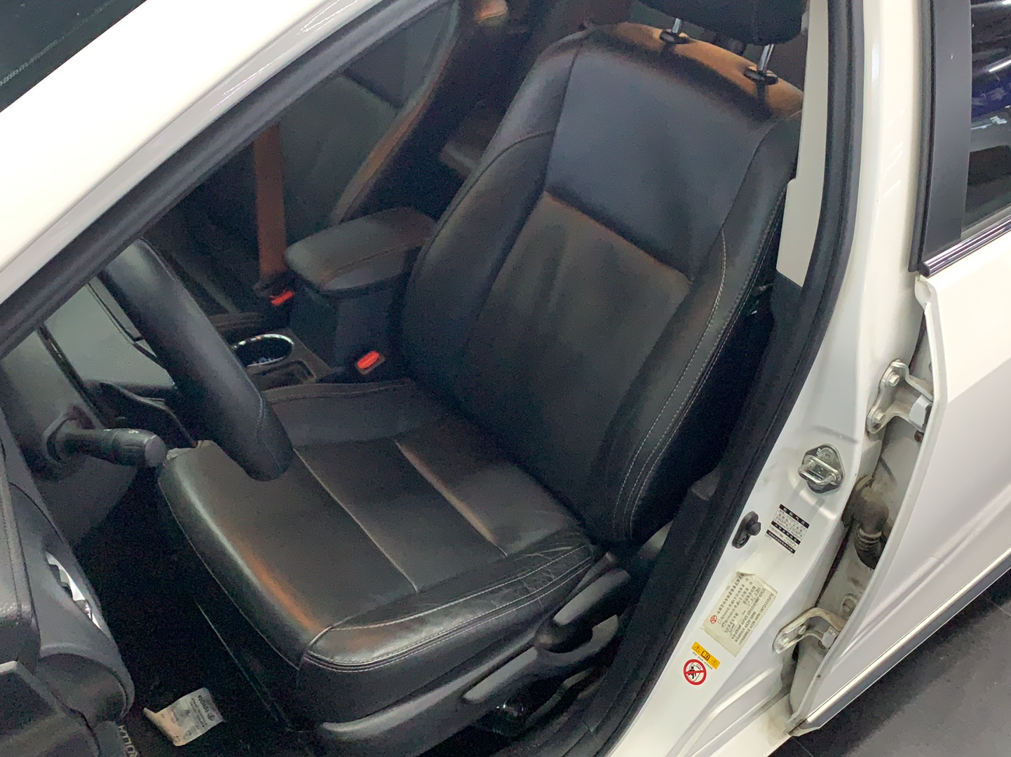 丰田 卡罗拉 2017款 改款双擎 1.8L E-CVT精英版