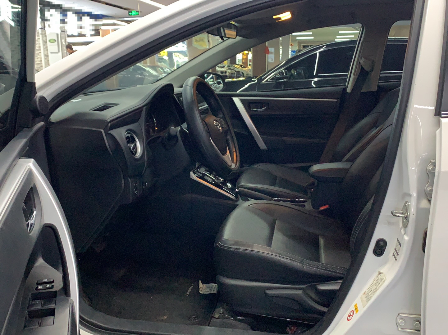 丰田 卡罗拉 2017款 改款双擎 1.8L E-CVT精英版