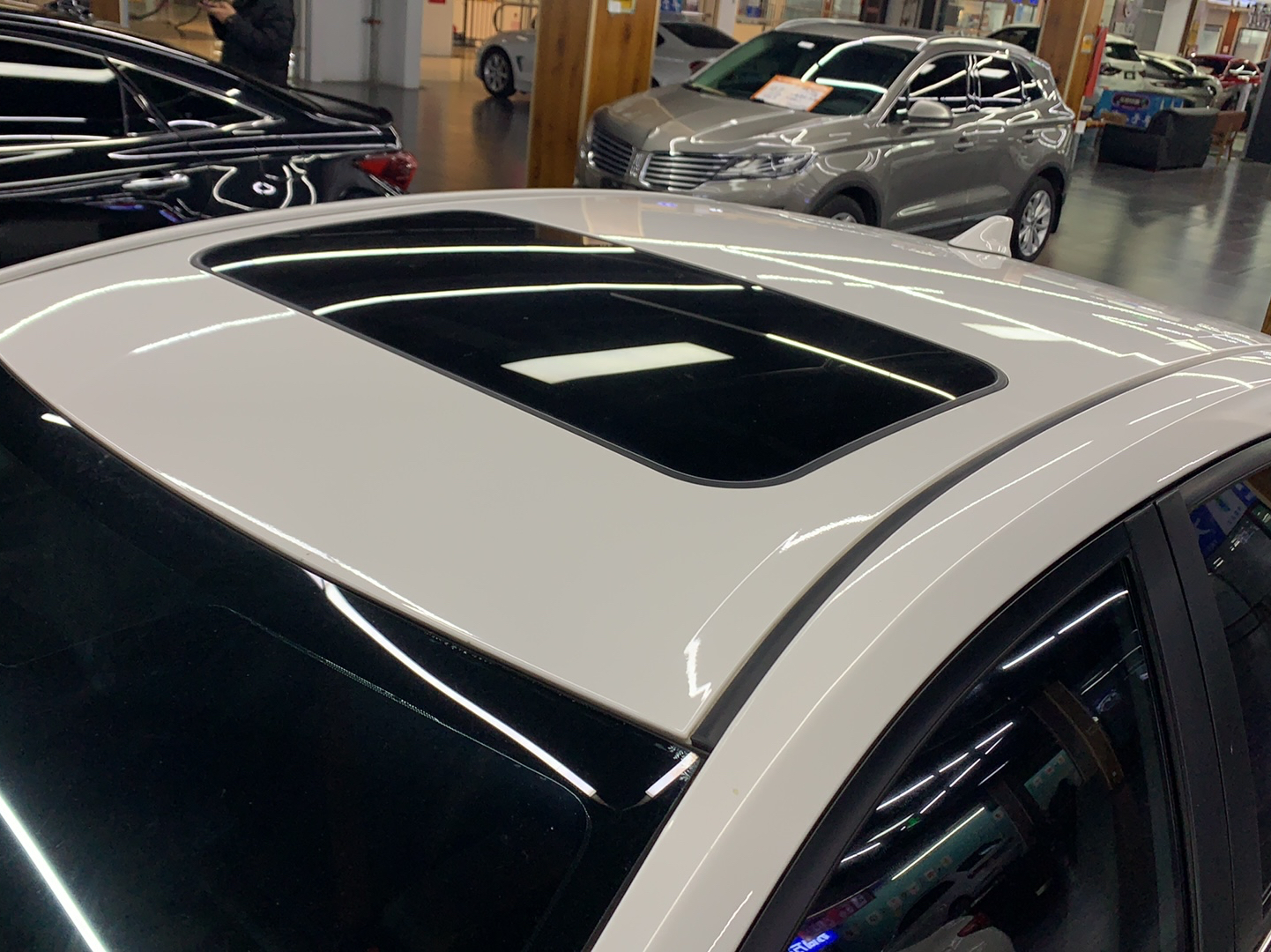 丰田 卡罗拉 2017款 改款双擎 1.8L E-CVT精英版