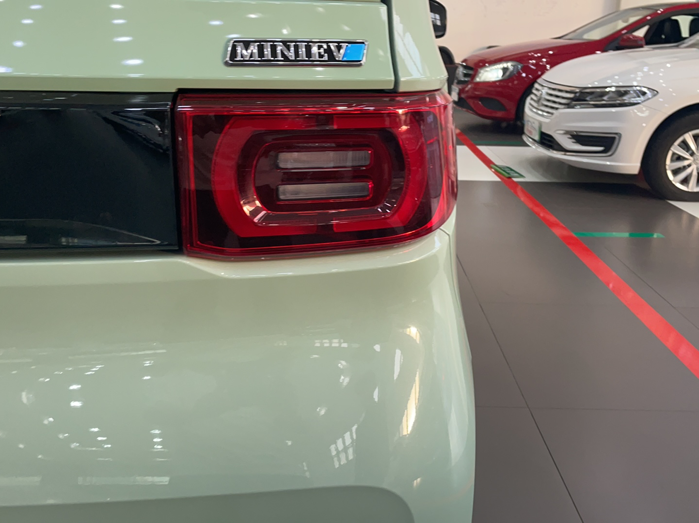 五菱汽车 宏光MINI EV 2021款 马卡龙臻享款 磷酸铁锂