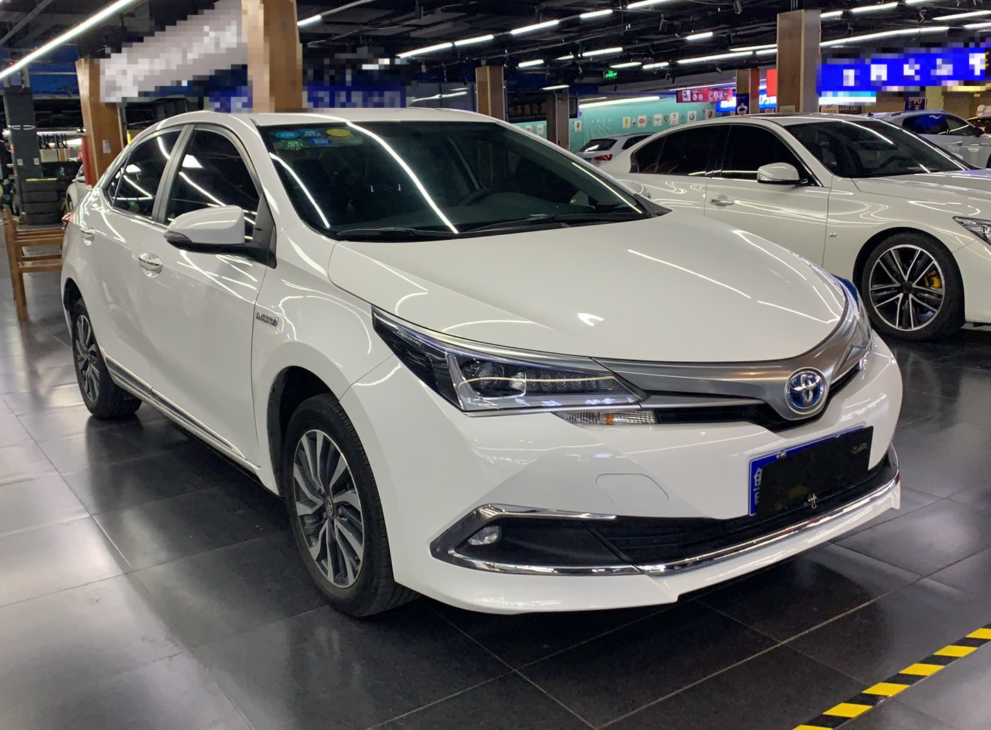 丰田 卡罗拉 2017款 改款双擎 1.8L E-CVT精英版