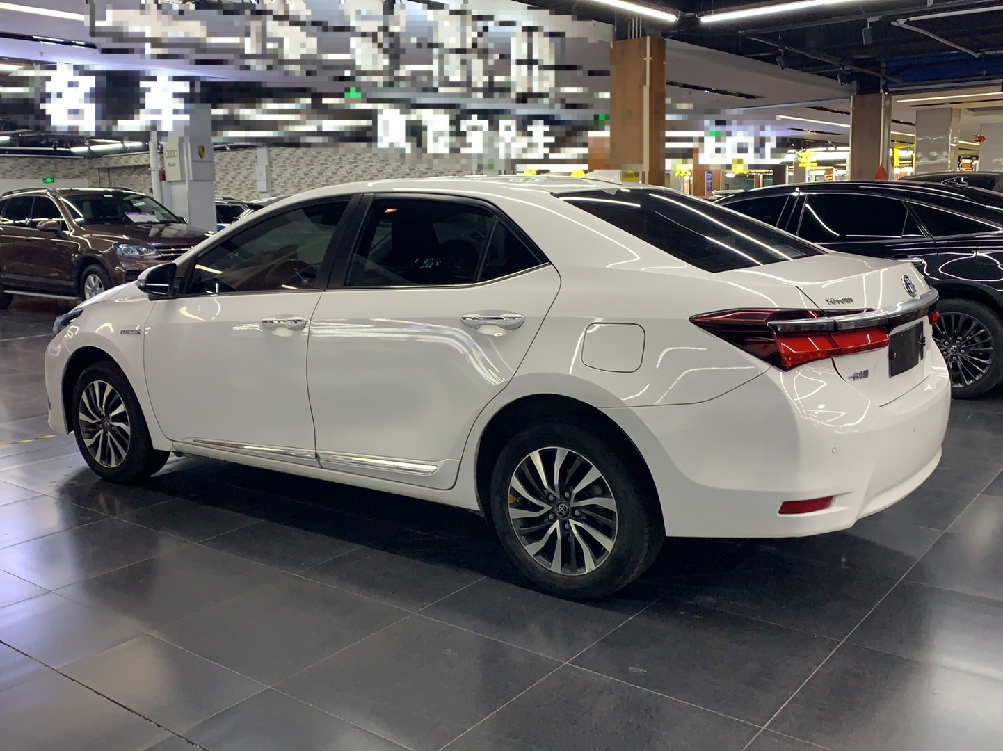 丰田 卡罗拉 2017款 改款双擎 1.8L E-CVT精英版