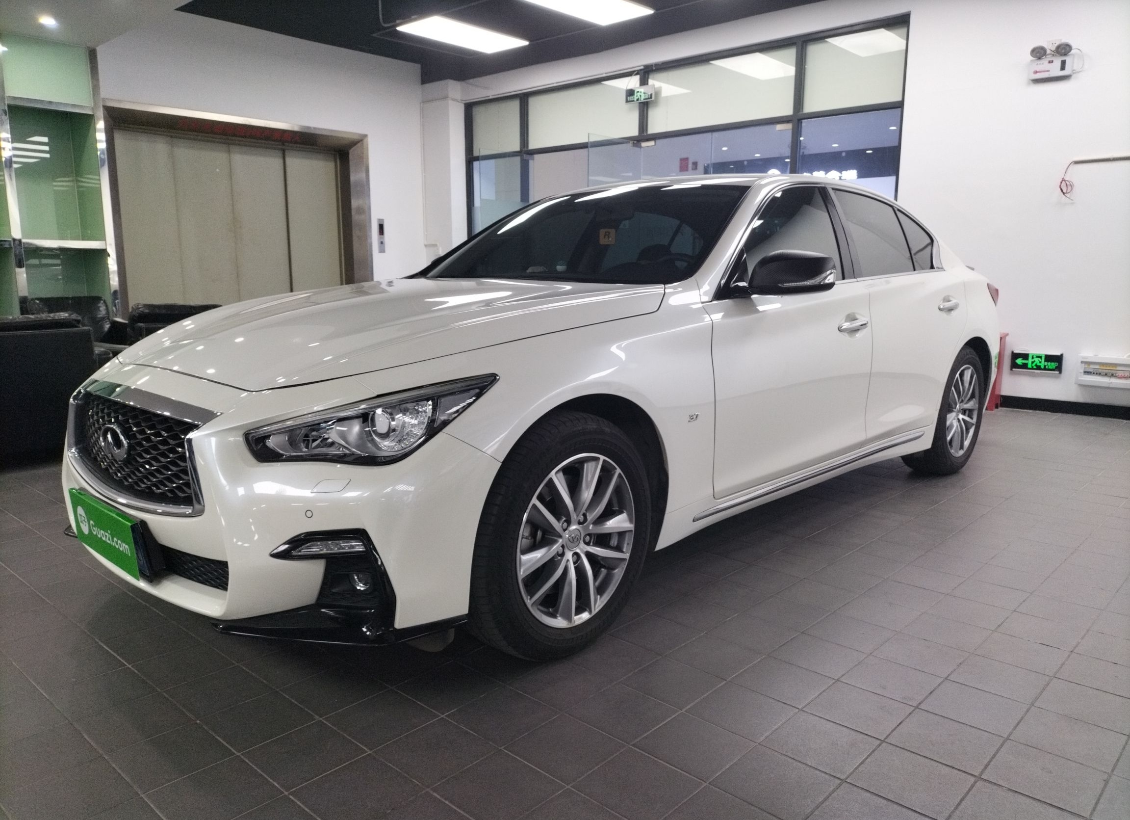 英菲尼迪Q50L 2018款 2.0T 舒适版 国VI