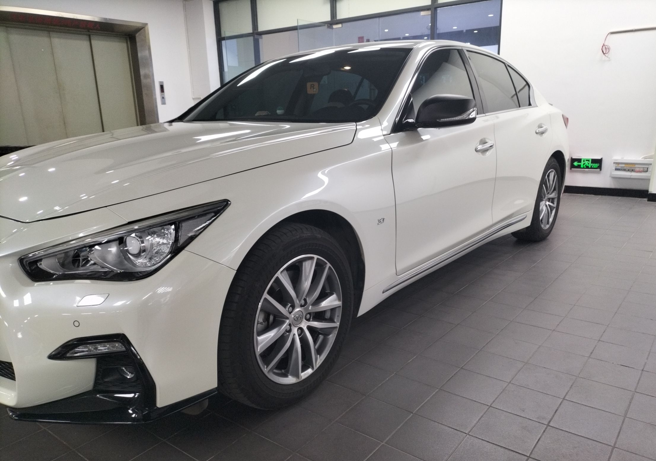 英菲尼迪Q50L 2018款 2.0T 舒适版 国VI