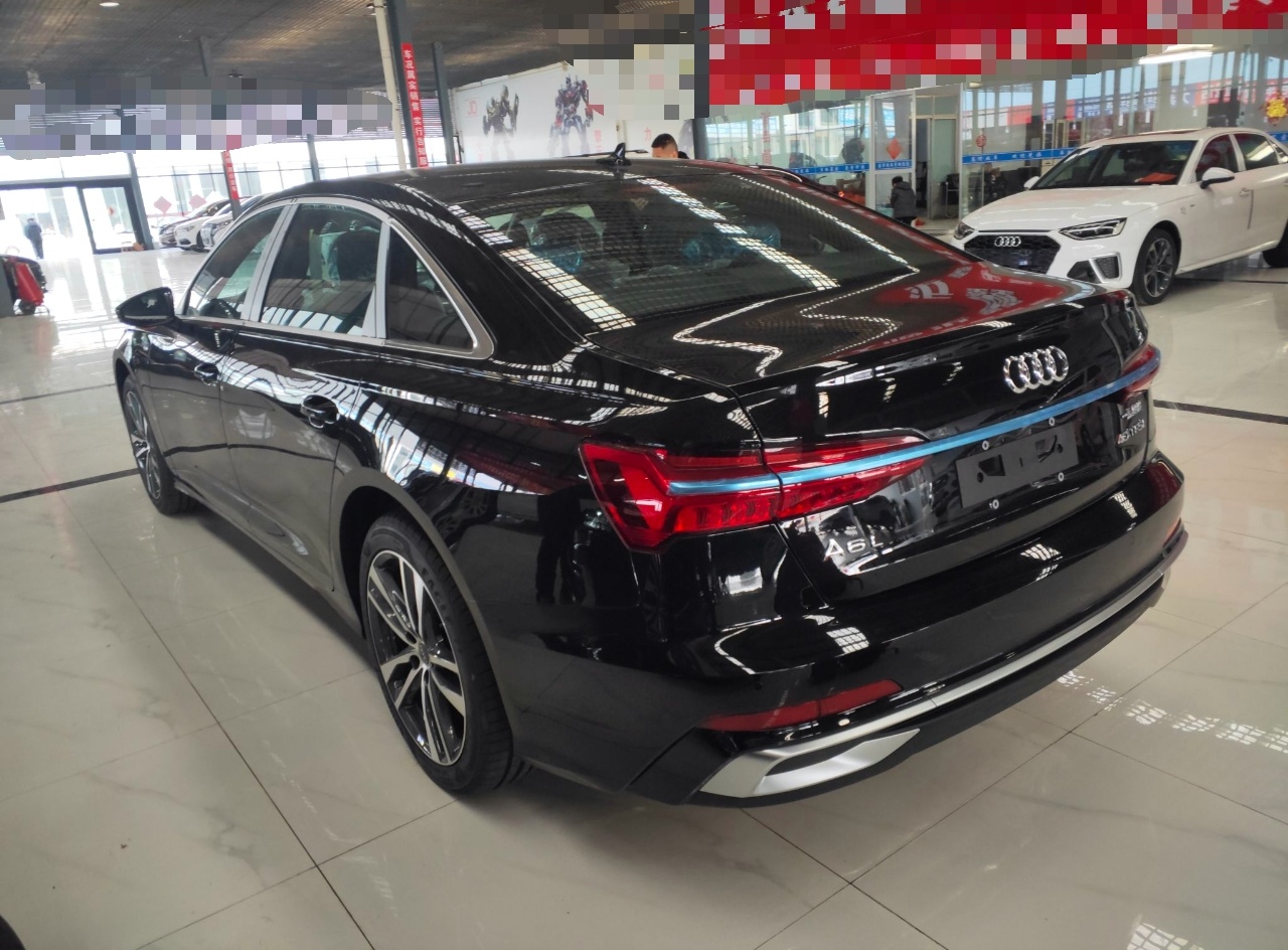 奥迪A6L 2023款 40 TFSI 豪华动感型